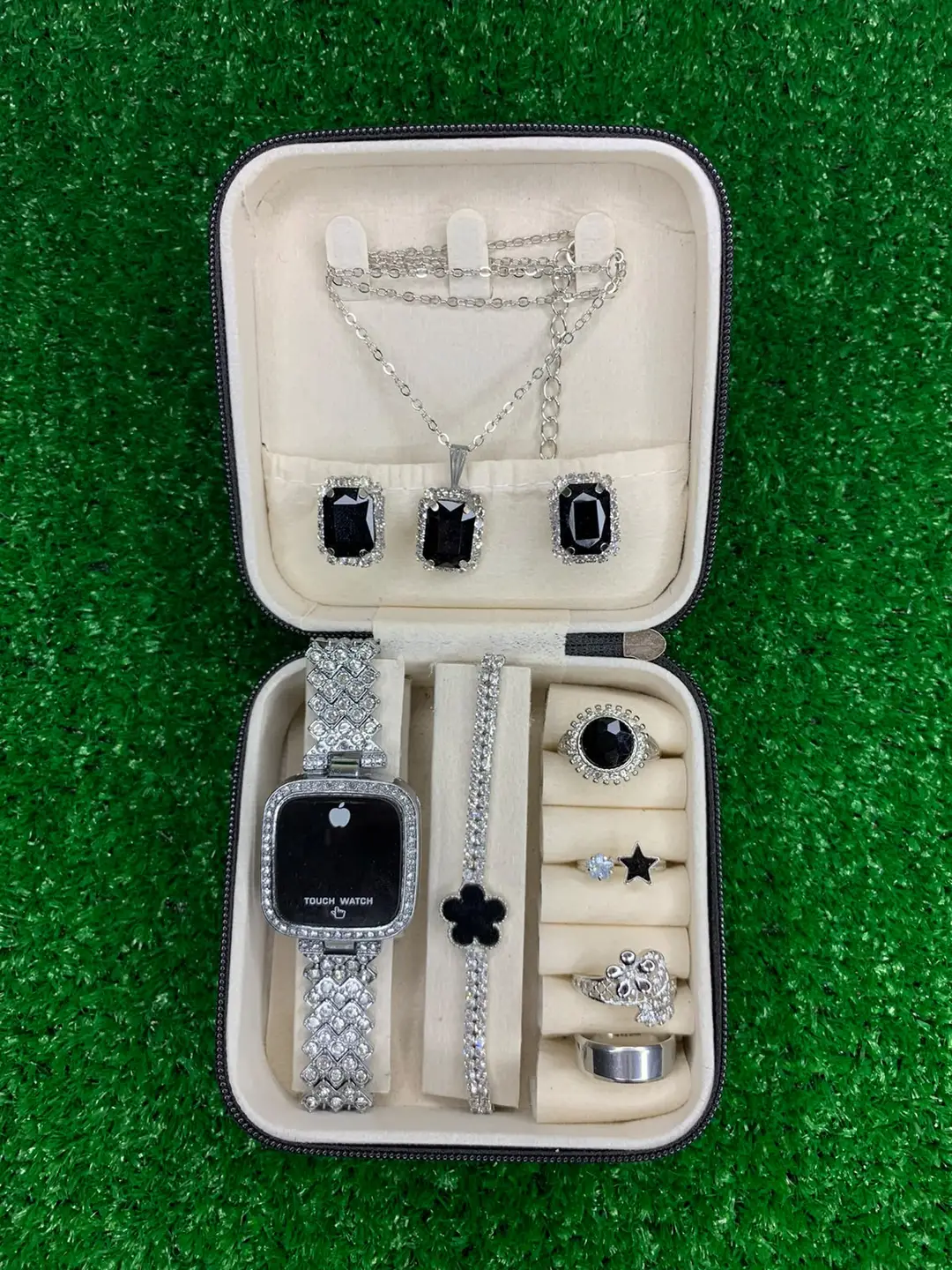 Pack of 8PCS Women's Trendy Gift Choice For Girls And Women Watch Set