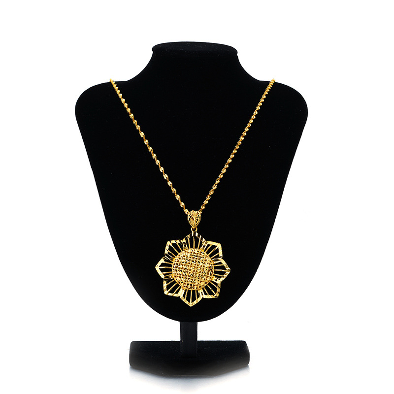 Gold Sunflower Pendant Necklace for Women Retro Ethnic Jewelry